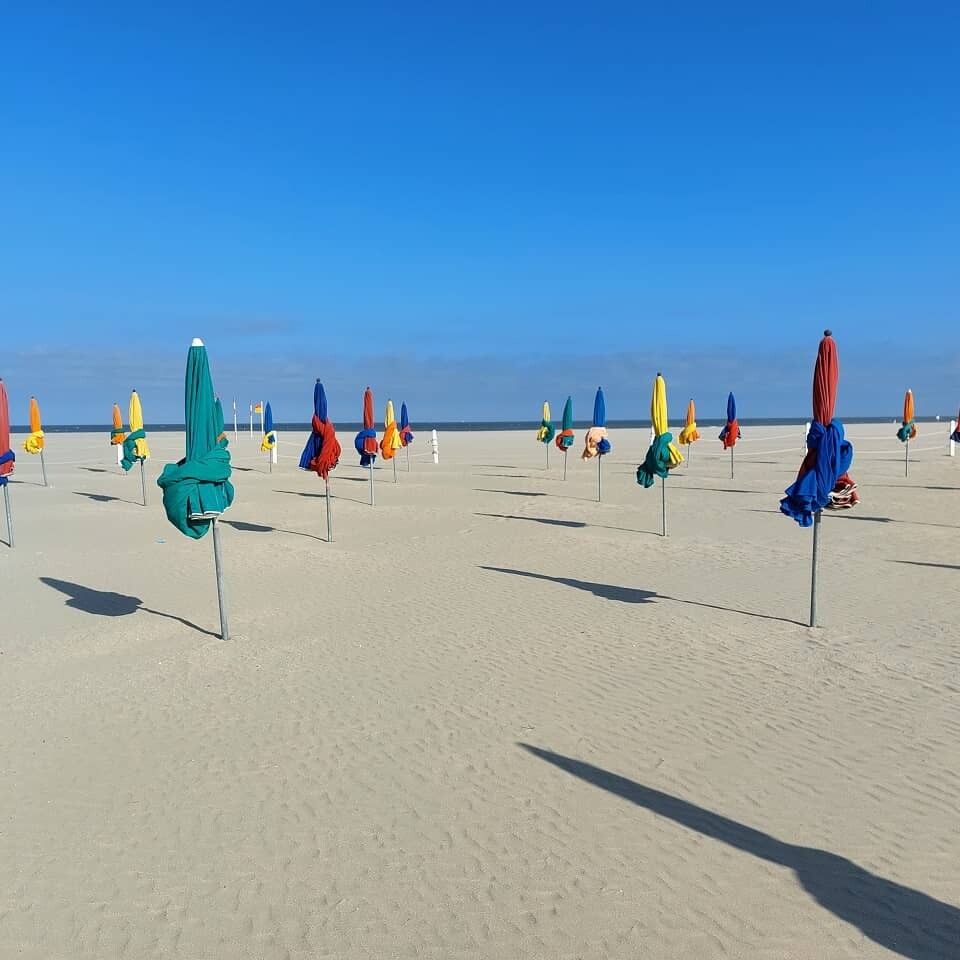 deauville spiaggia ombrelloni