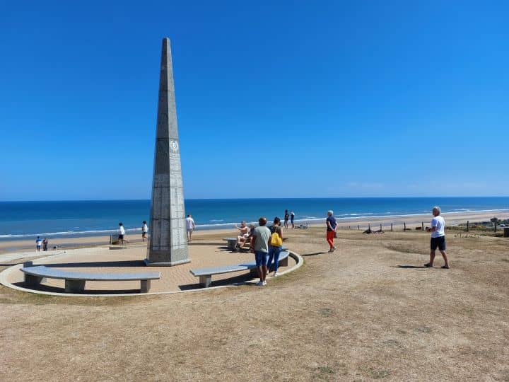 omaha beach monumento spiaggia