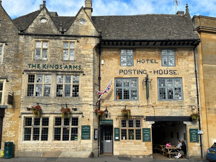 facciata kings arms hotel stow-on-the-wold