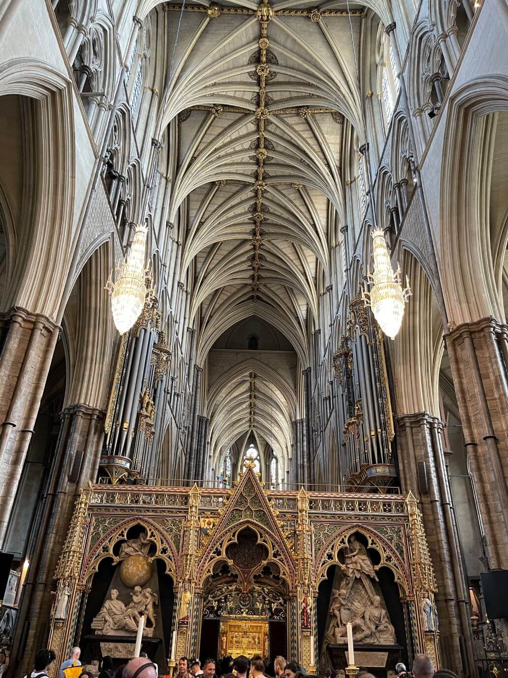 all'interno dell'abbazia di westminster