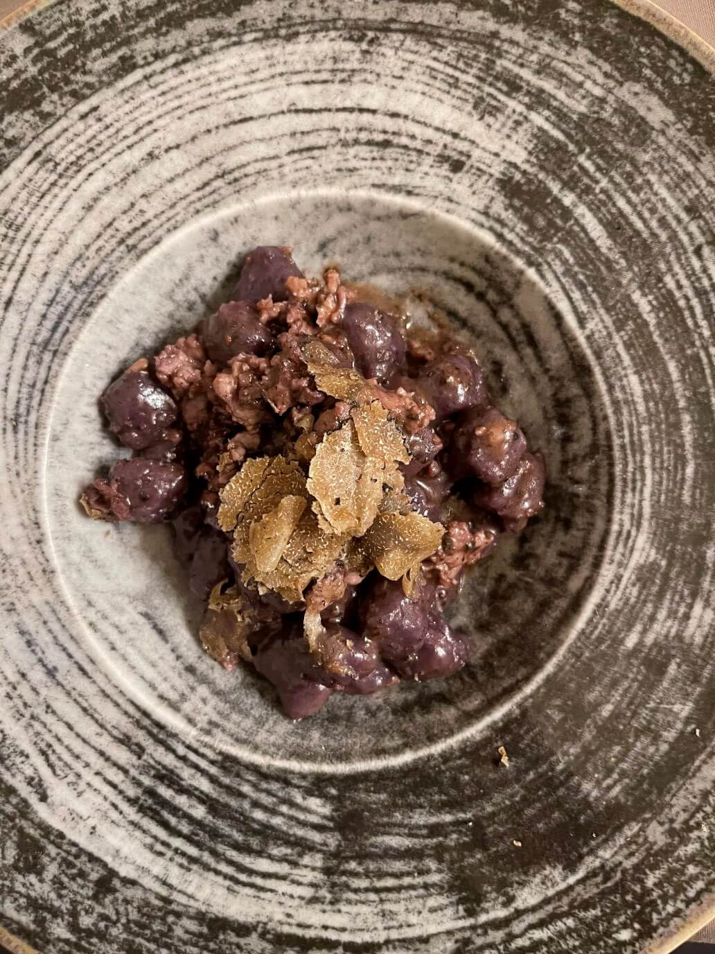 gnocchi di patata viola del ristorante il settimo sigillo a perugia